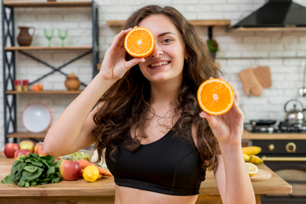 Frutas cítricas e vegetais para manter a pele saudável e jovem.