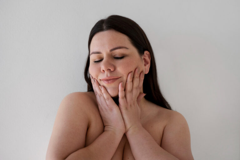 Aplicação de peeling facial na Clínica Essencial Estética